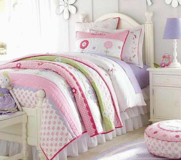 Спалня в розови и лилави нюанси - фото