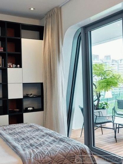 Спалня със самостоятелен балкон или лоджия - снимка
