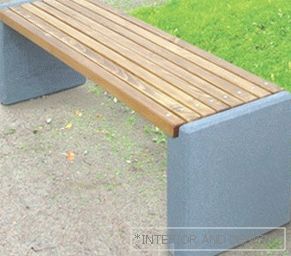 Пейка с бетонни подпори