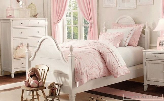 Розова детска спалня