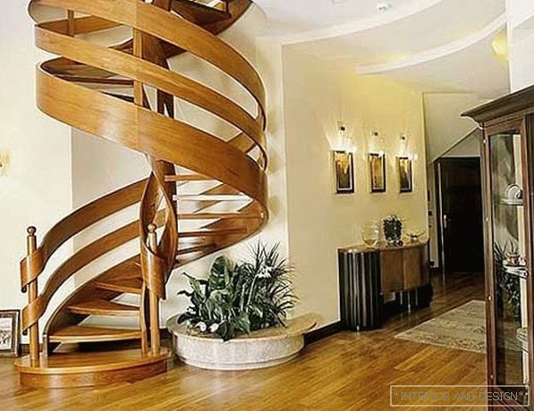 Снимка спирални стълби