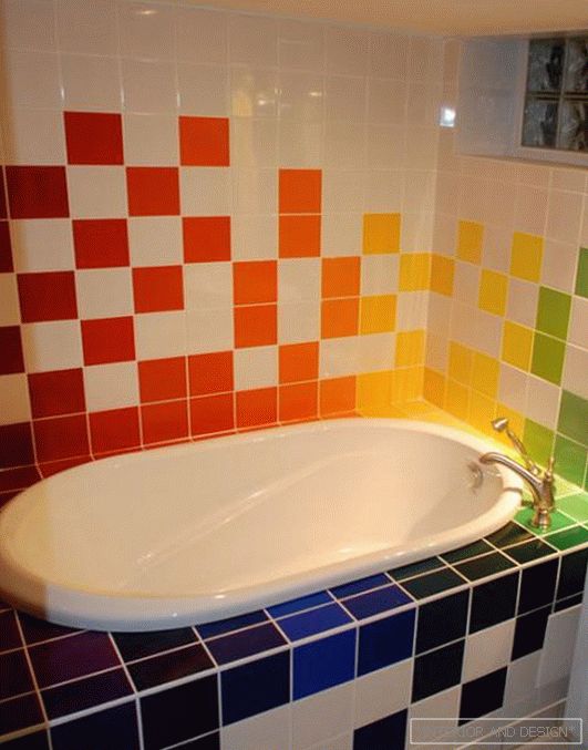 Плочки от различни цветове в зимната баня - 4