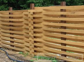 Дървена ограда