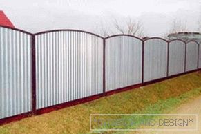 Бяла тераса за оградата
